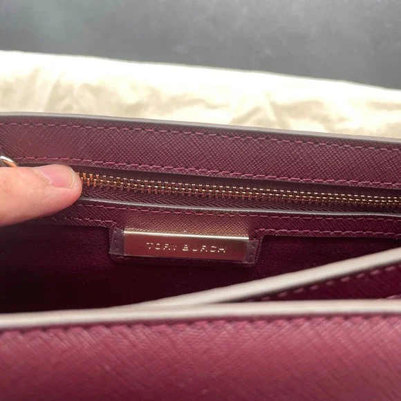 Tory Burch Robinson Shoulder Bag Burgundy - Picture 4 of 6